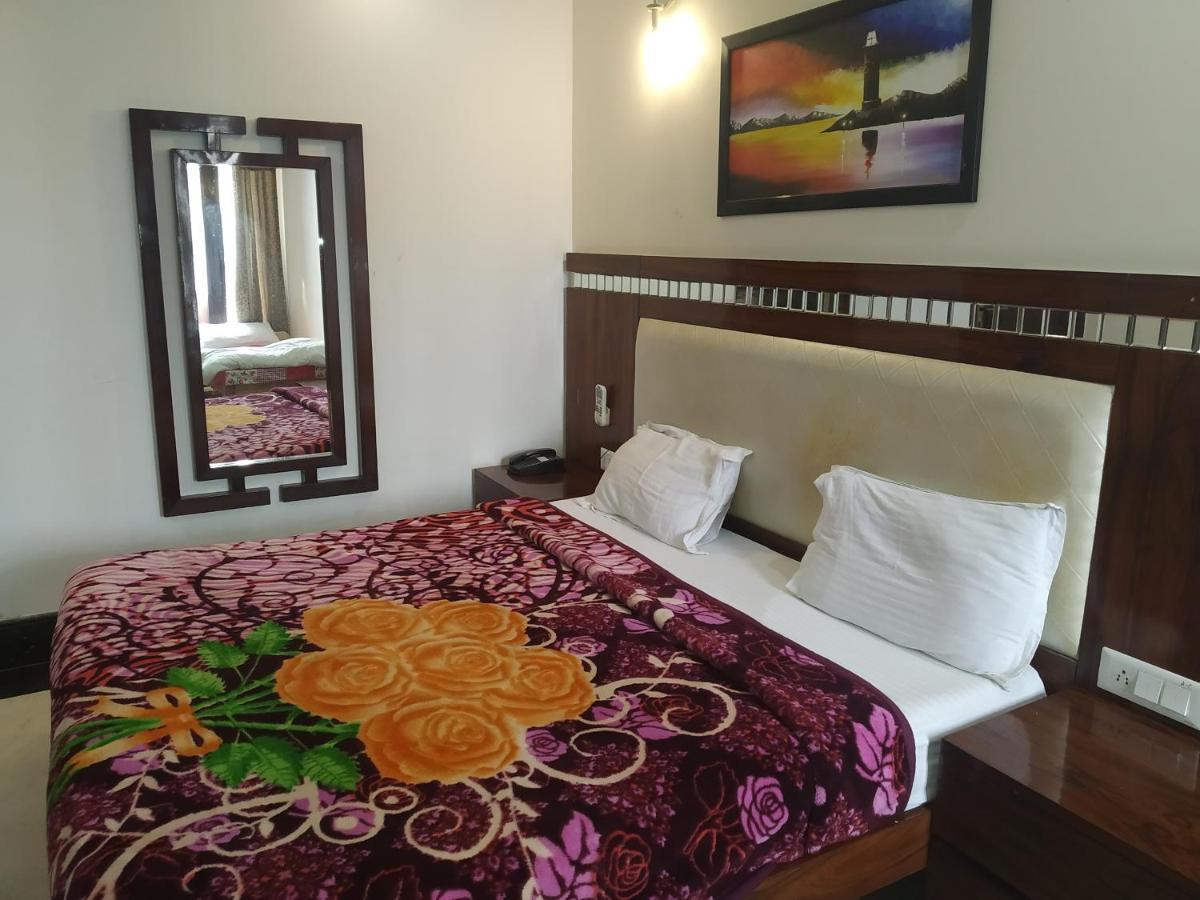 Hotel Dev Residency Vrindāvan Exteriör bild