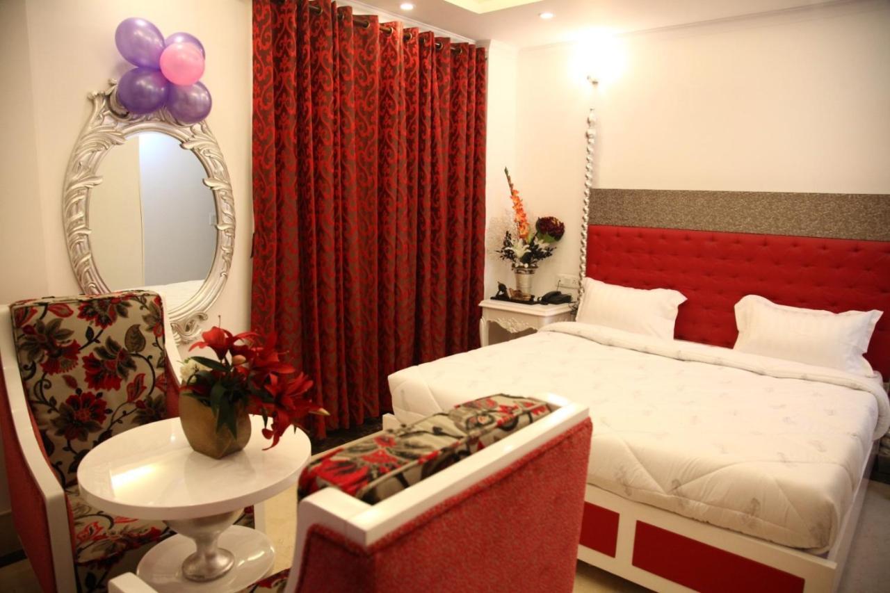 Hotel Dev Residency Vrindāvan Exteriör bild
